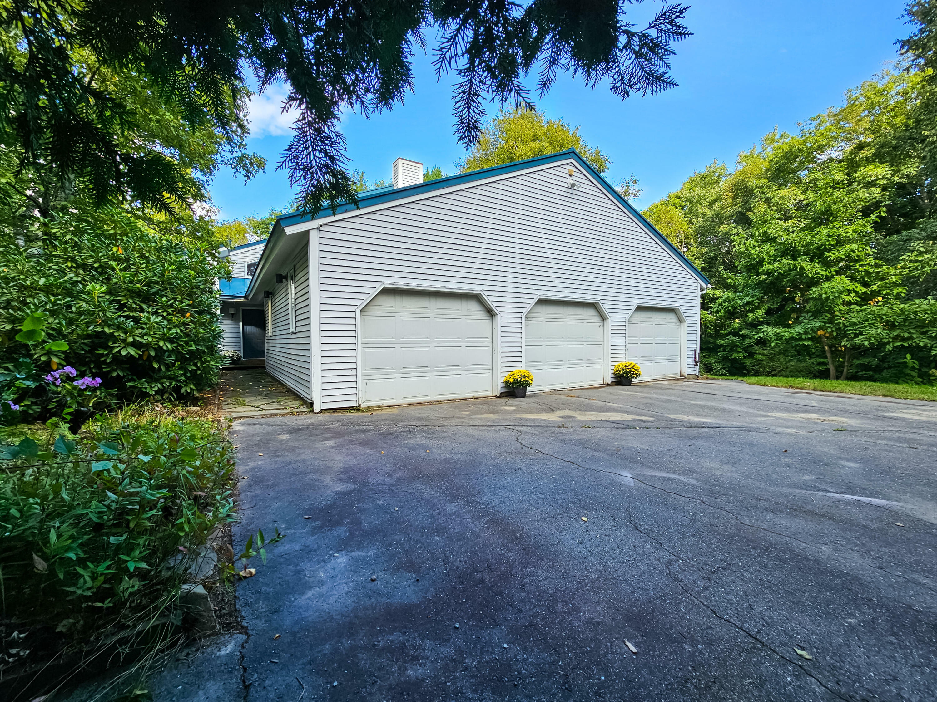 Property Photo:  1 Stone Ridge Drive  ME 04901 