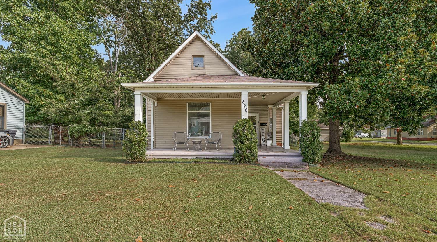 Property Photo:  820 W Oak Avenue  AR 72401 