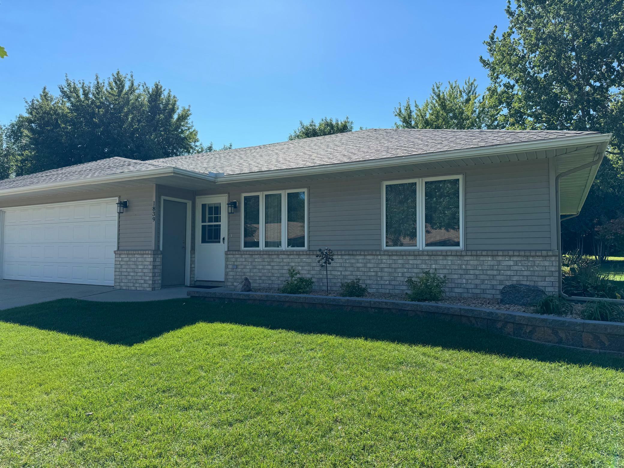 Property Photo:  1839 Greenwood Drive  MN 56007 