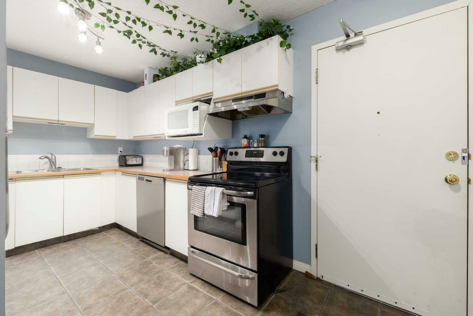 Property Photo:  1928 26 Street SW 1  AB T3E 2A1 