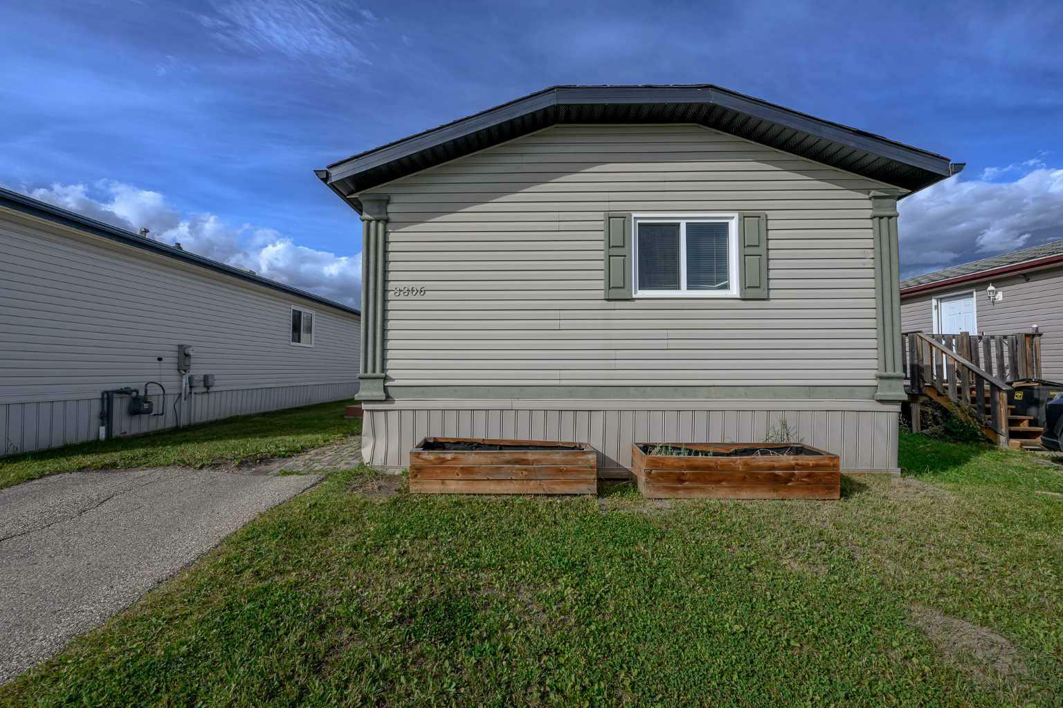 Property Photo:  8806 85 Avenue  AB T8X 0A8 