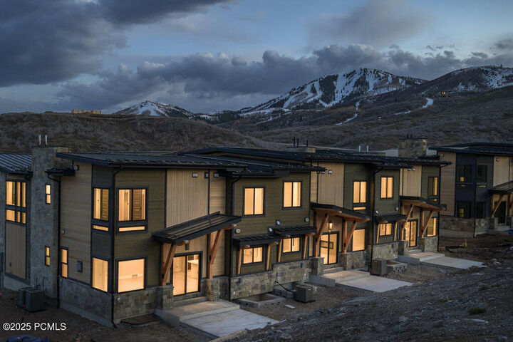 Property Photo: 1916 W Dotterel Circle UT 84032