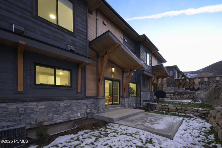 Property Photo: 1916 W Dotterel Circle UT 84032