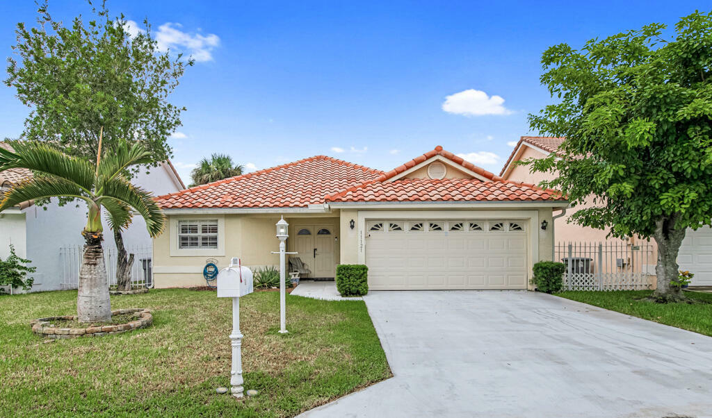 Property Photo:  11121 Lakeaire Circle  FL 33498 