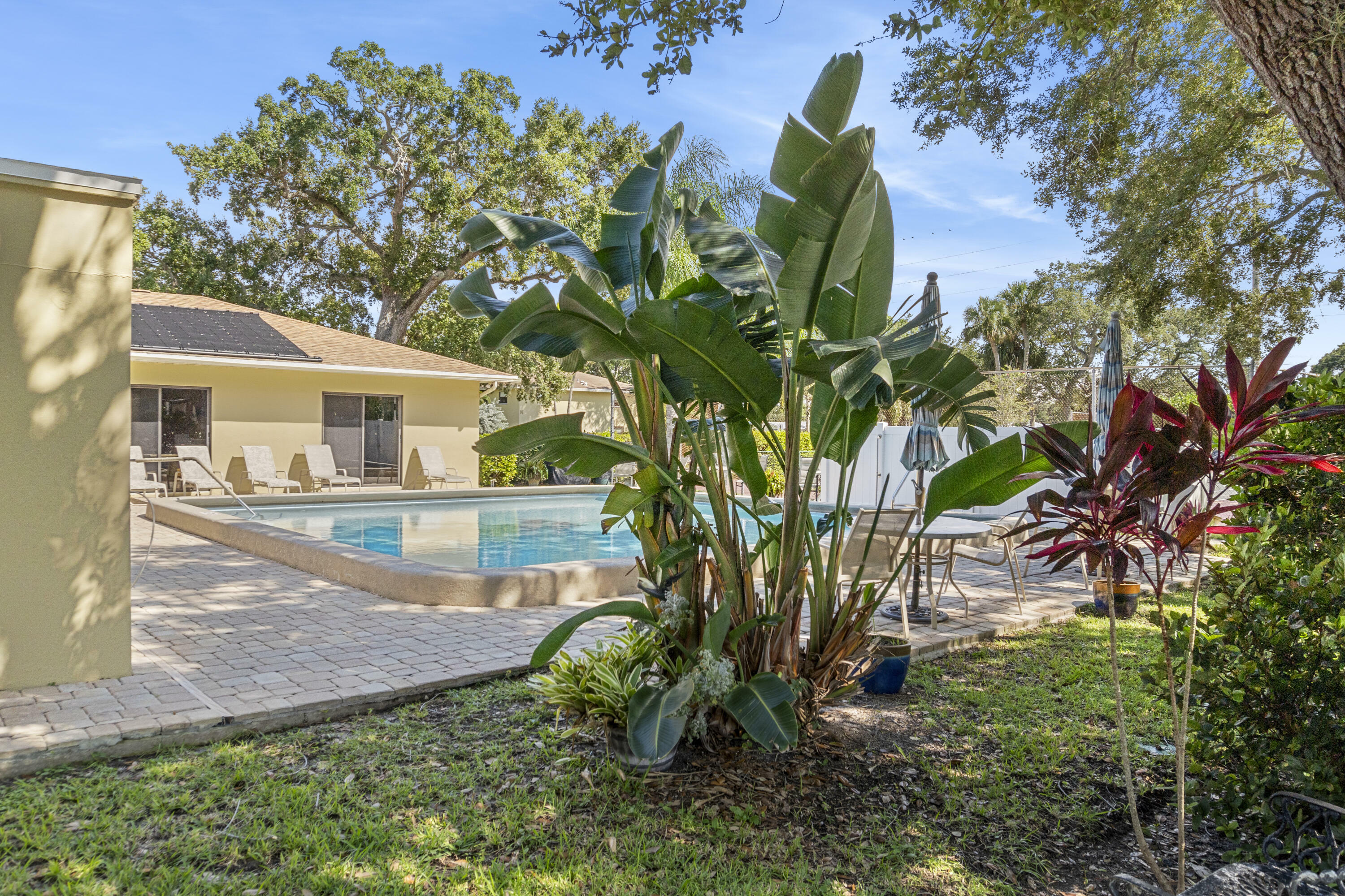 Property Photo: 400 18th Street P-5 FL 32960