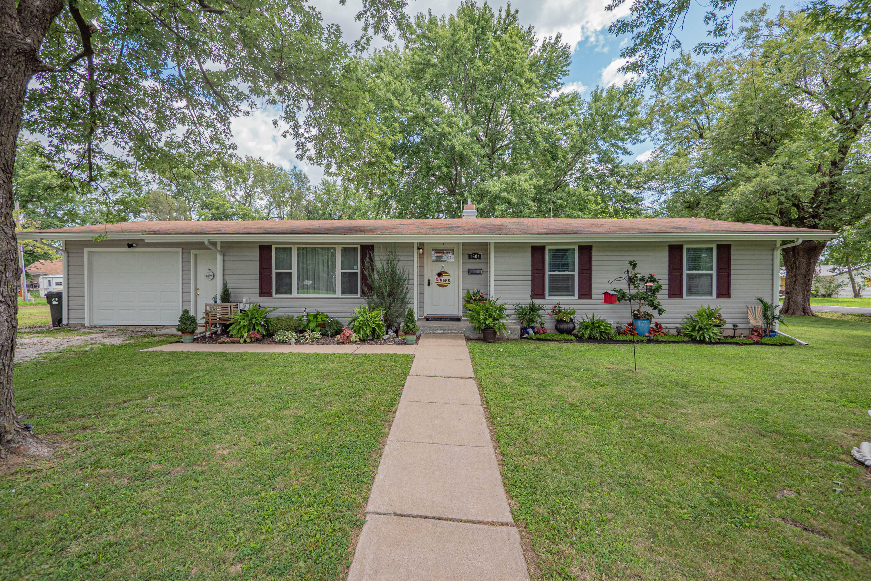 Property Photo:  1304 Bertley St  MO 65270 