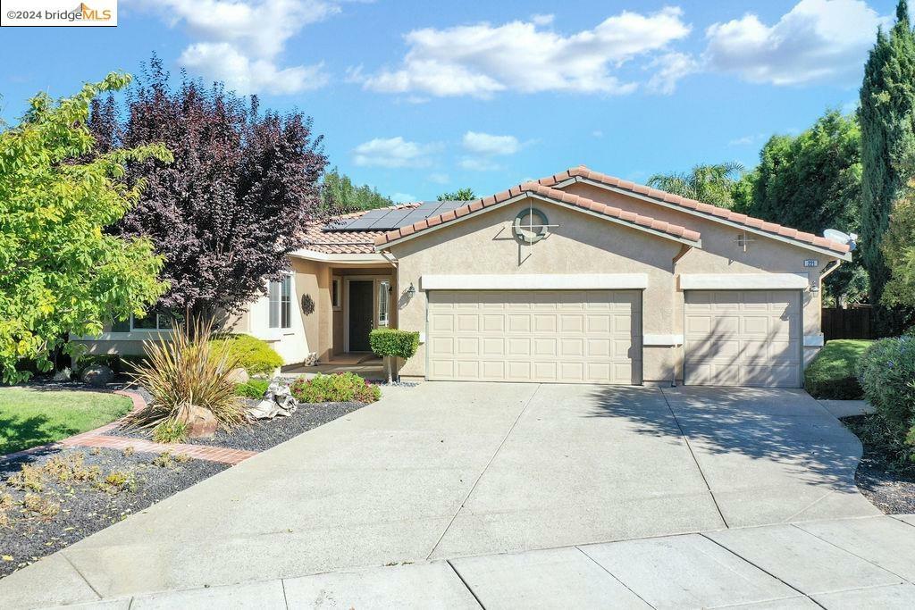 Property Photo:  221 Continente Ave  CA 94513 