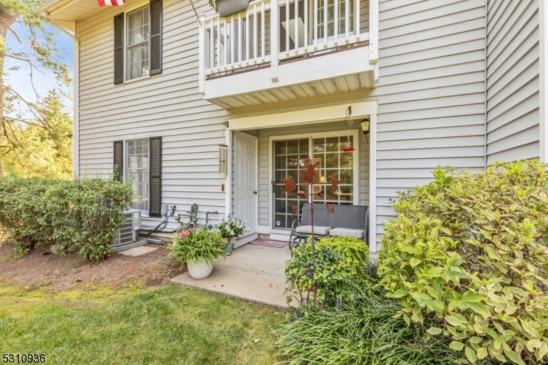 Property Photo:  121 Mockingbird Ct  NJ 08887 