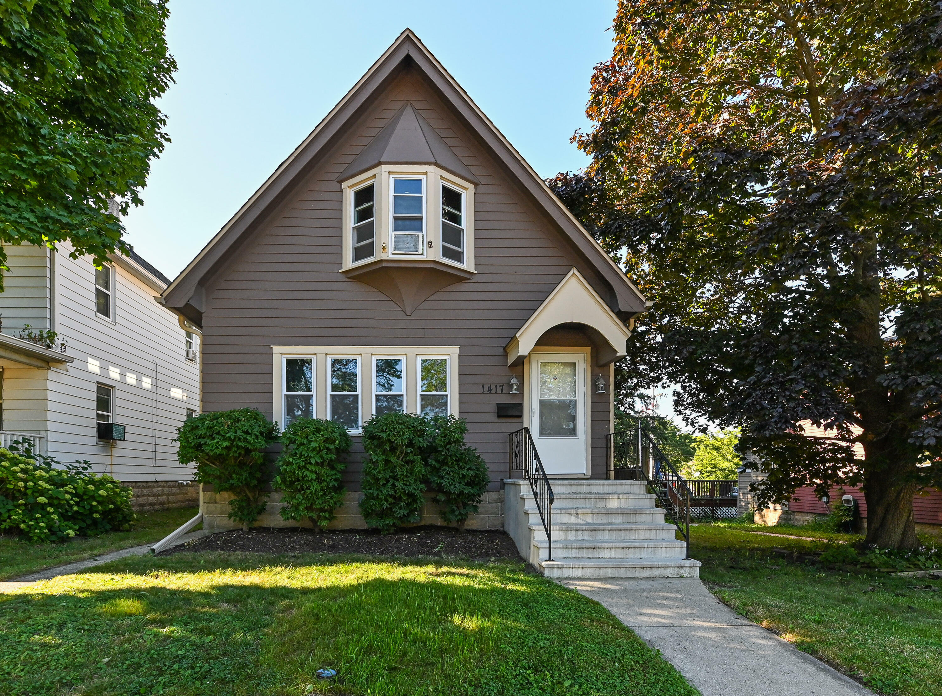 Property Photo:  1417 Rawson Ave  WI 53172 