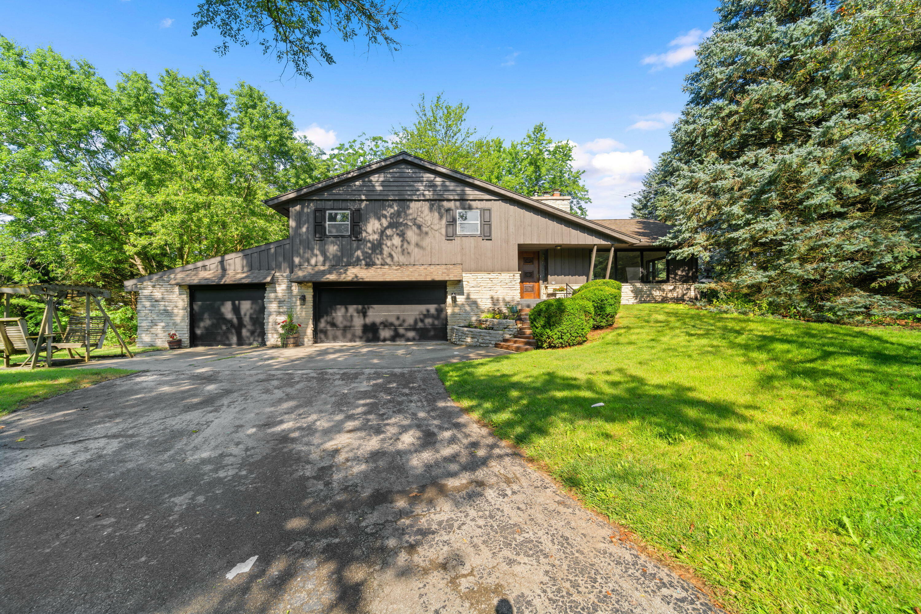 Property Photo:  W261s8345 Faulkner Rd  WI 53149 