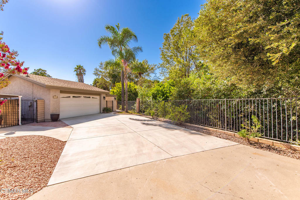 Property Photo:  4300 Forest Oaks Drive  CA 91360 