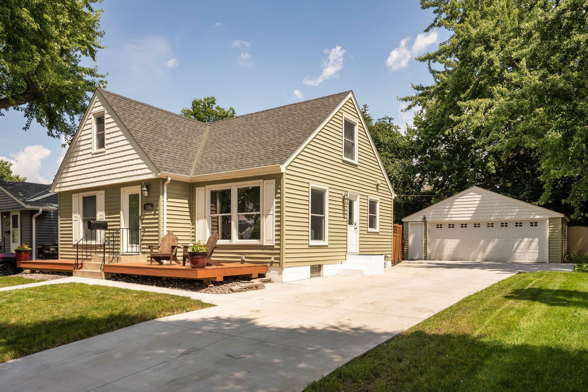Property Photo: 1062 Bowdoin Street MN 55116