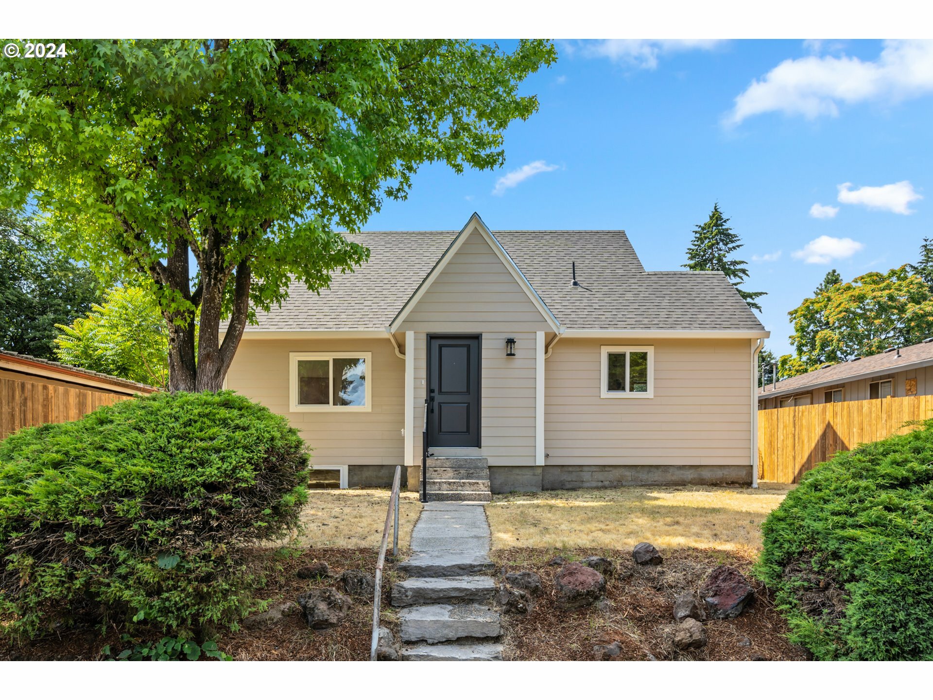 Property Photo:  2904 R St  WA 98663 