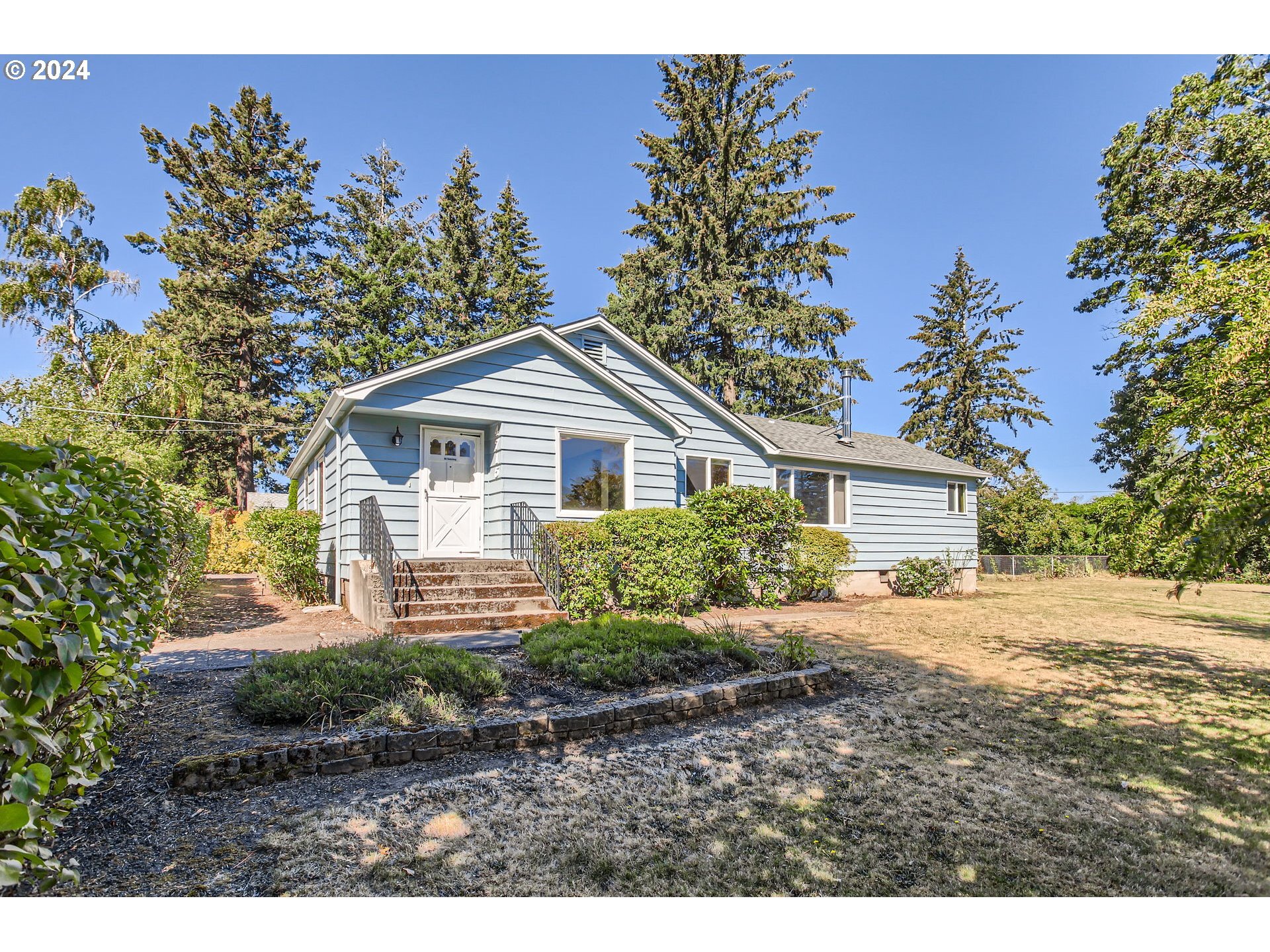 Property Photo: 4715 SW Coronado St OR 97219