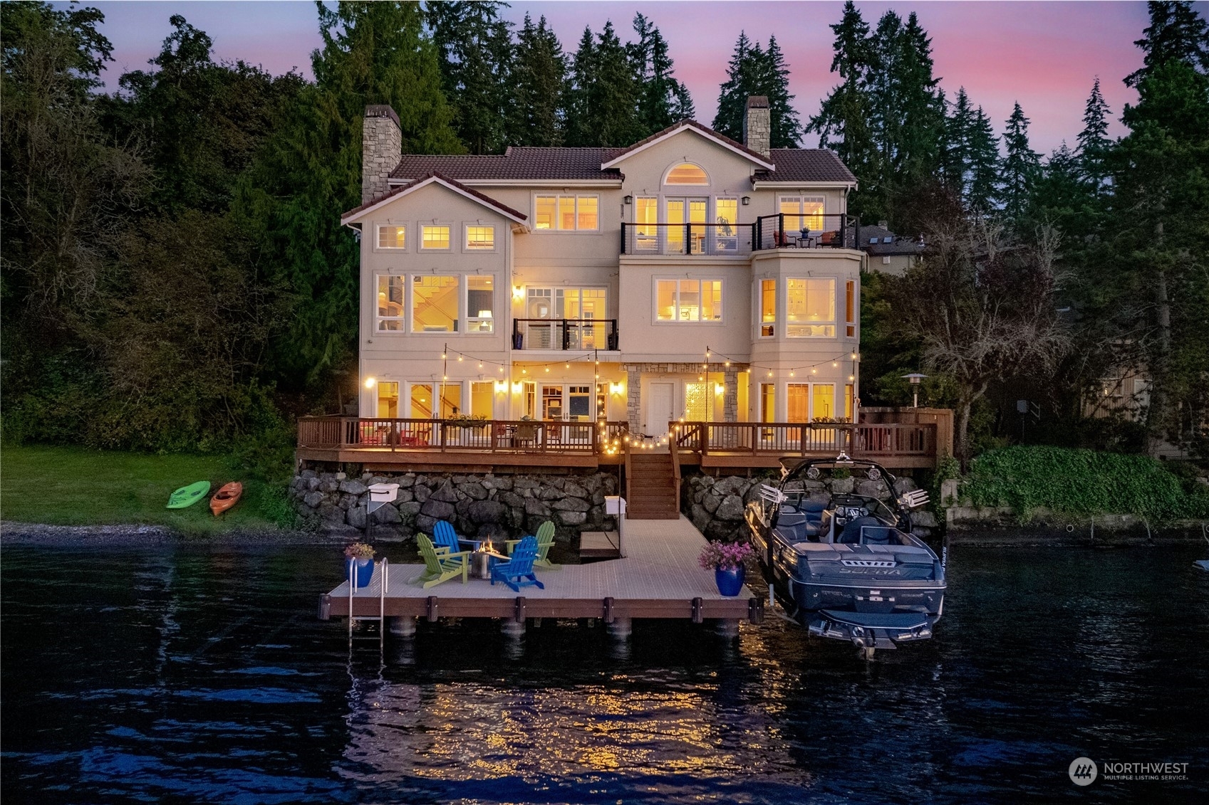 Property Photo:  1627 E Lake Sammamish Place SE  WA 98075 