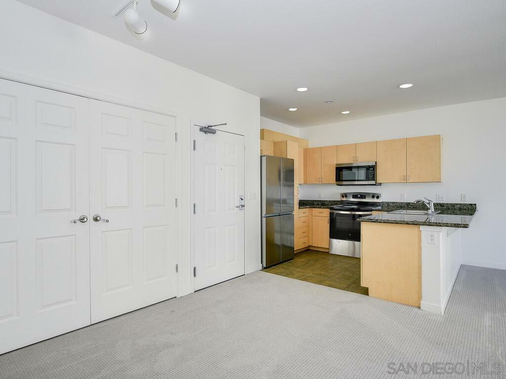 Property Photo:  1501 Front St 408  CA 92101 