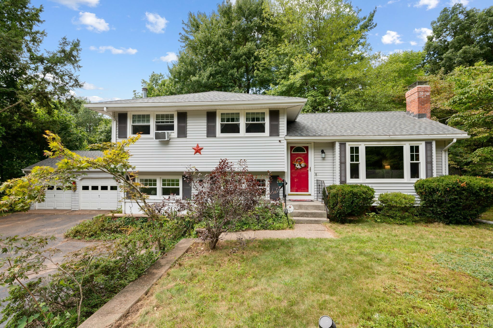 Property Photo:  85 Willow Street  CT 06074 