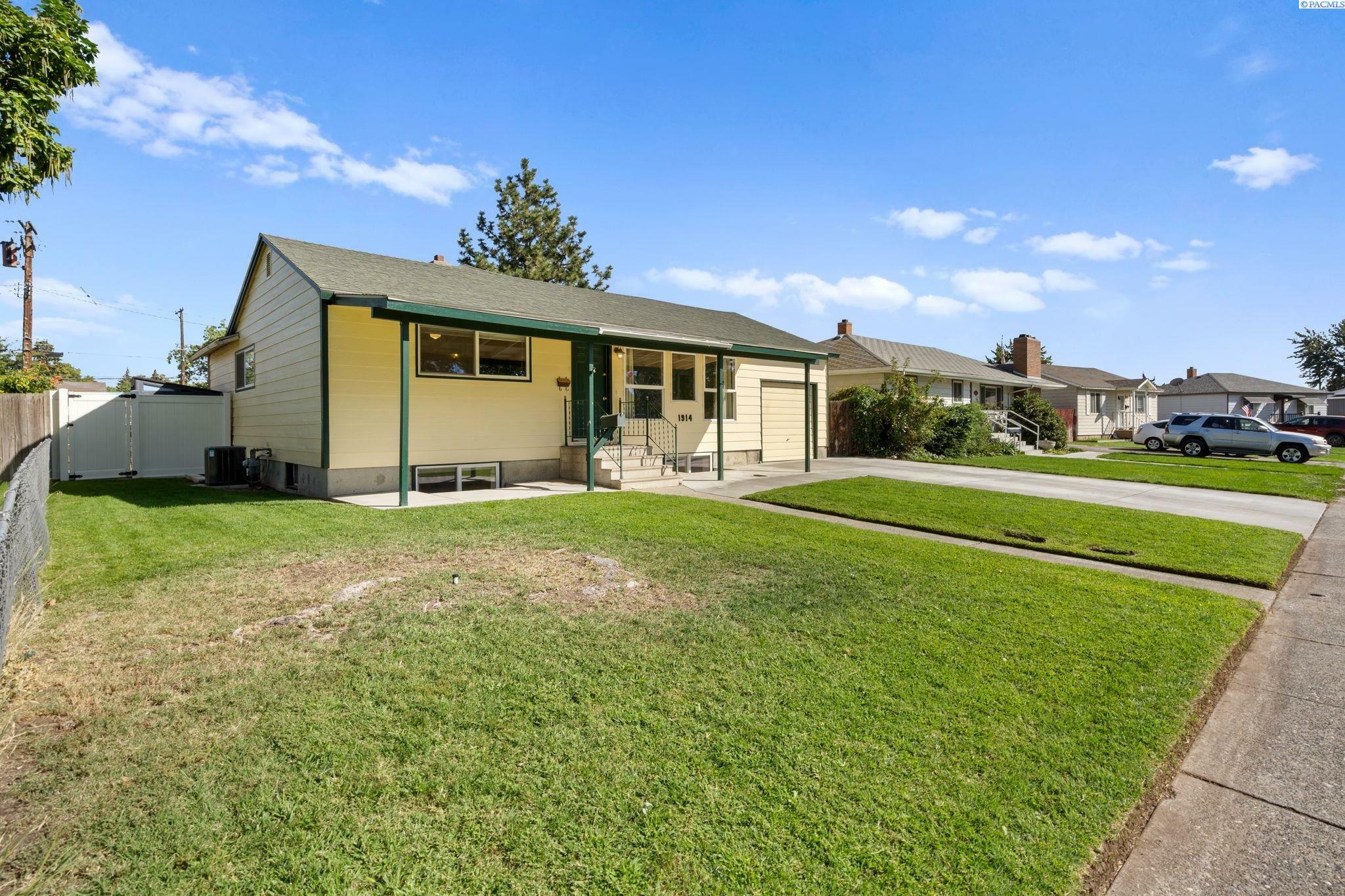 Property Photo:  1914 Everest Ave  WA 99354 