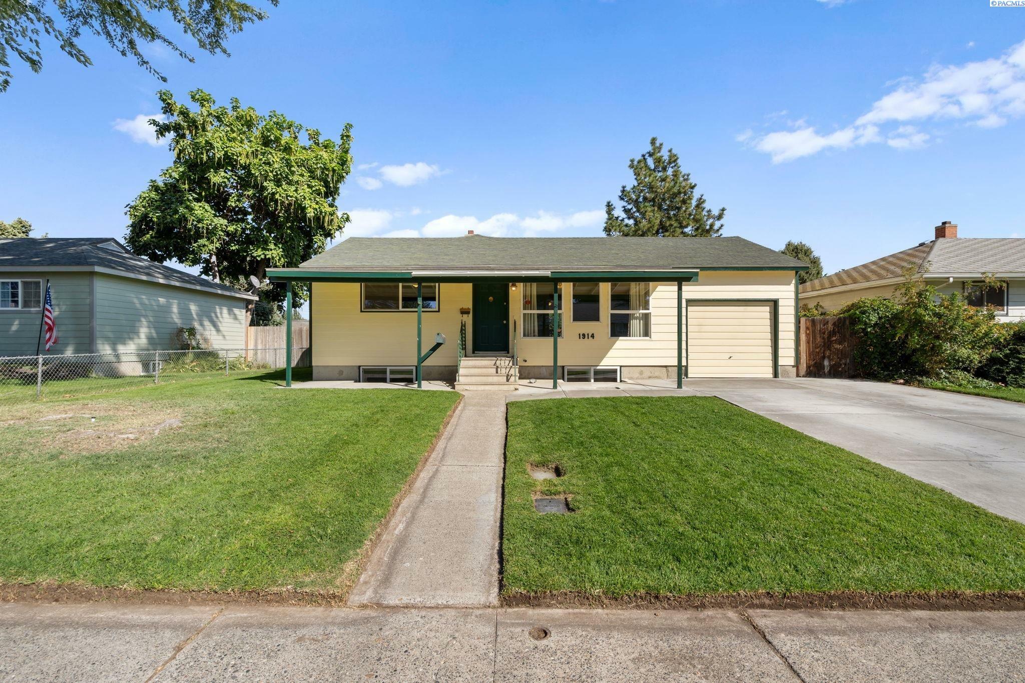 Property Photo:  1914 Everest Ave  WA 99354 