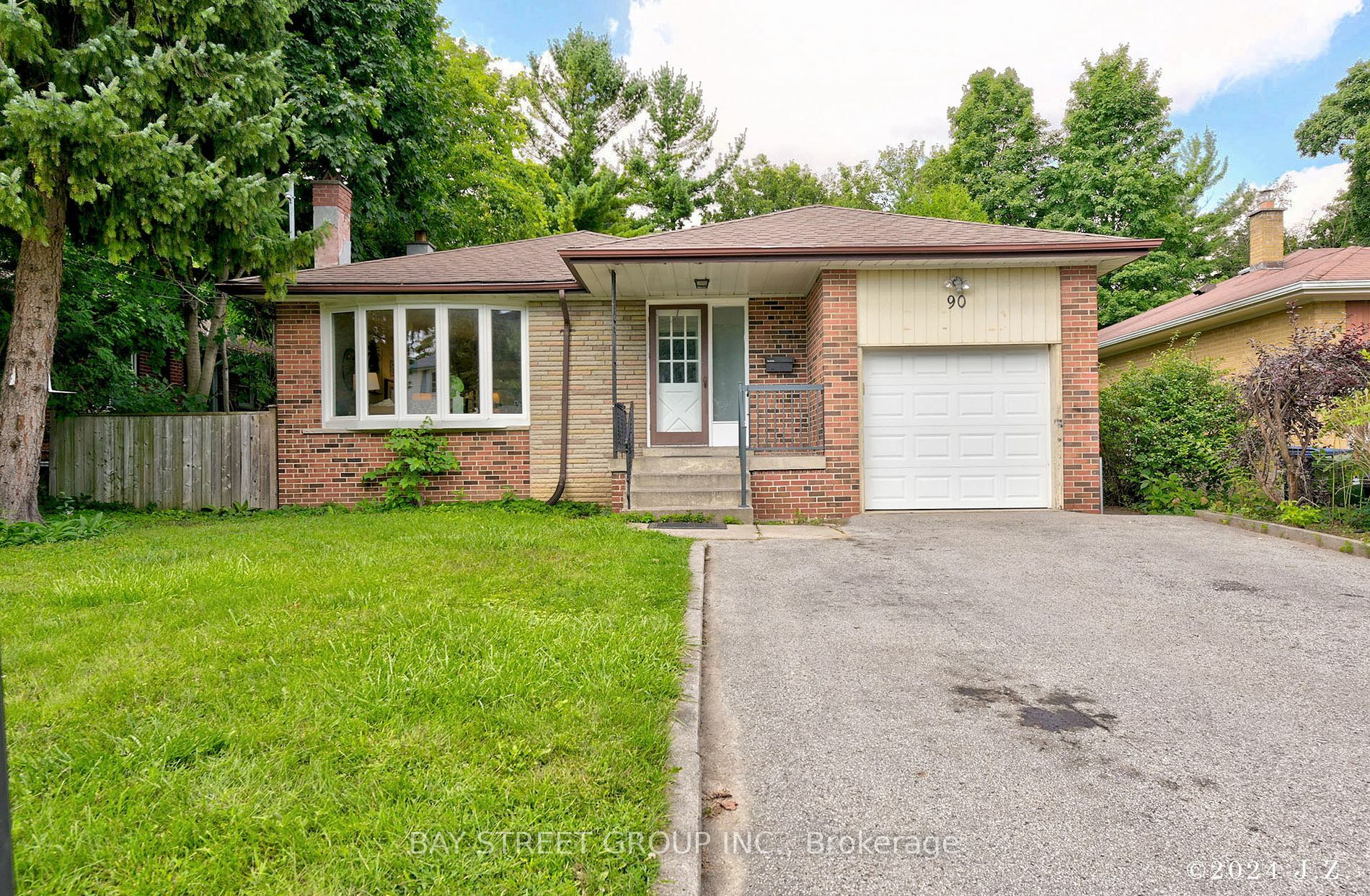 Property Photo:  90 Banmoor Blvd  ON M1J 2Z6 