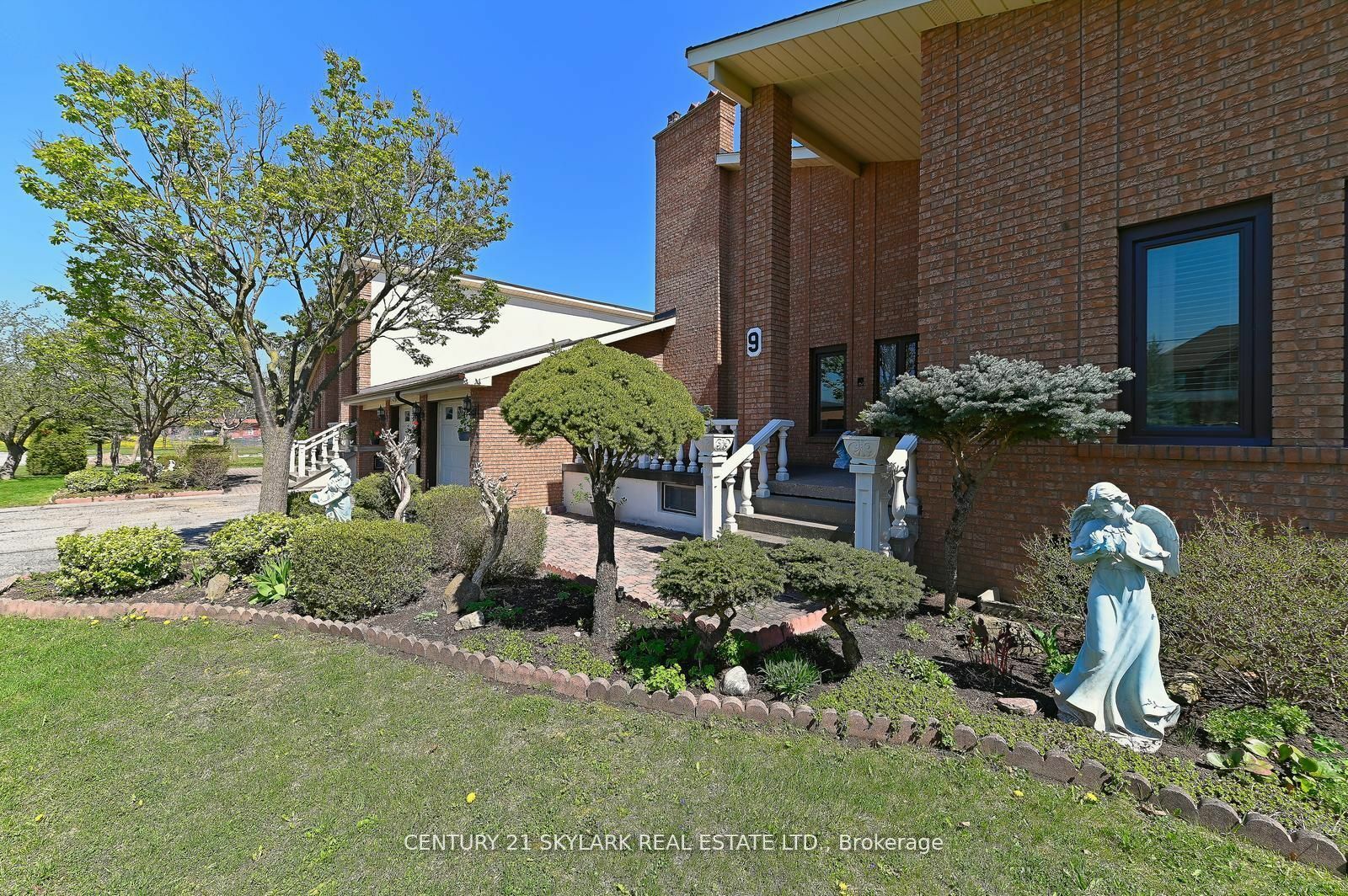 Property Photo:  9 Princess Andrea Crt  ON L6P 0G2 