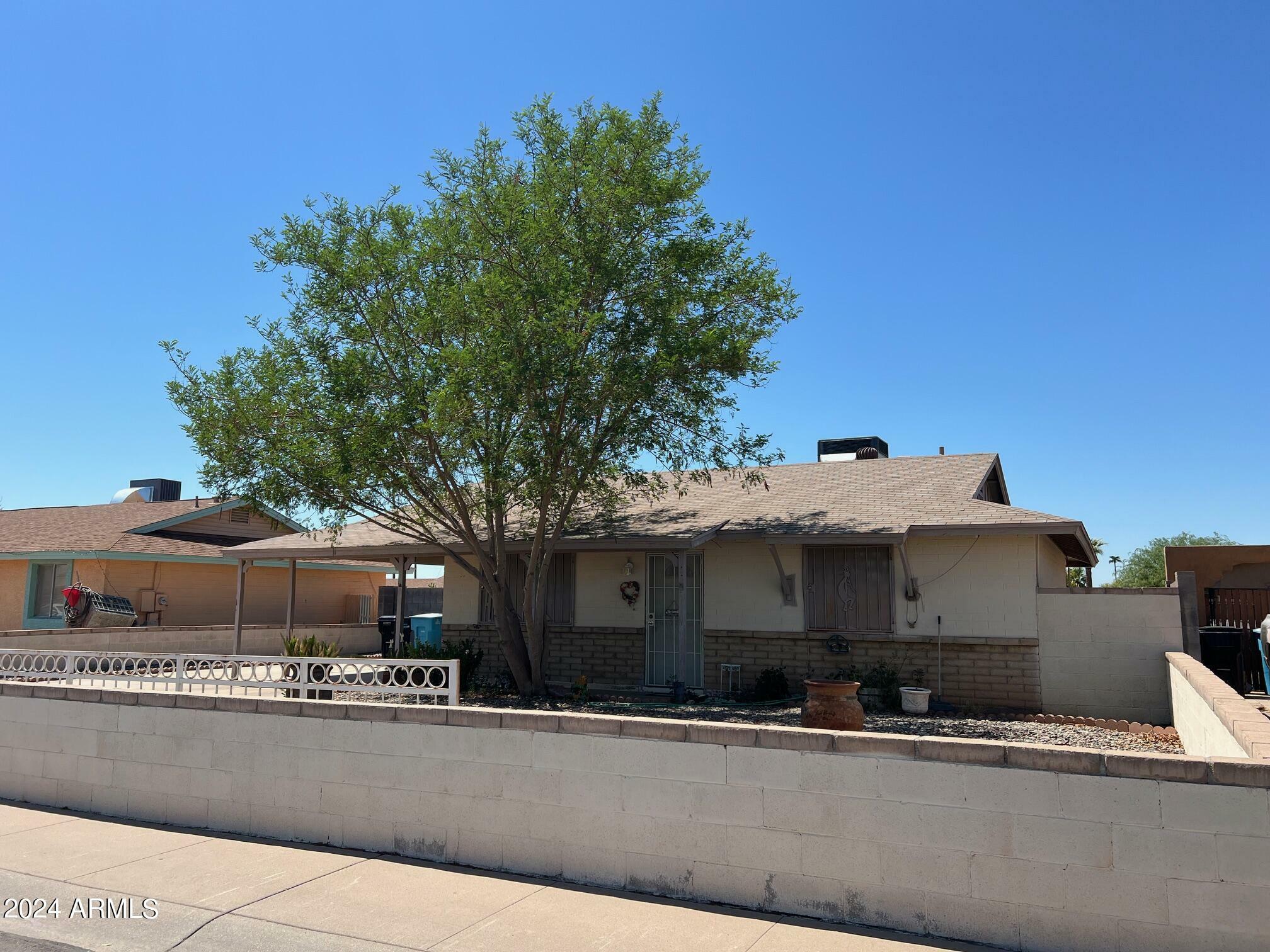 Property Photo:  2612 N 71st Drive  AZ 85035 