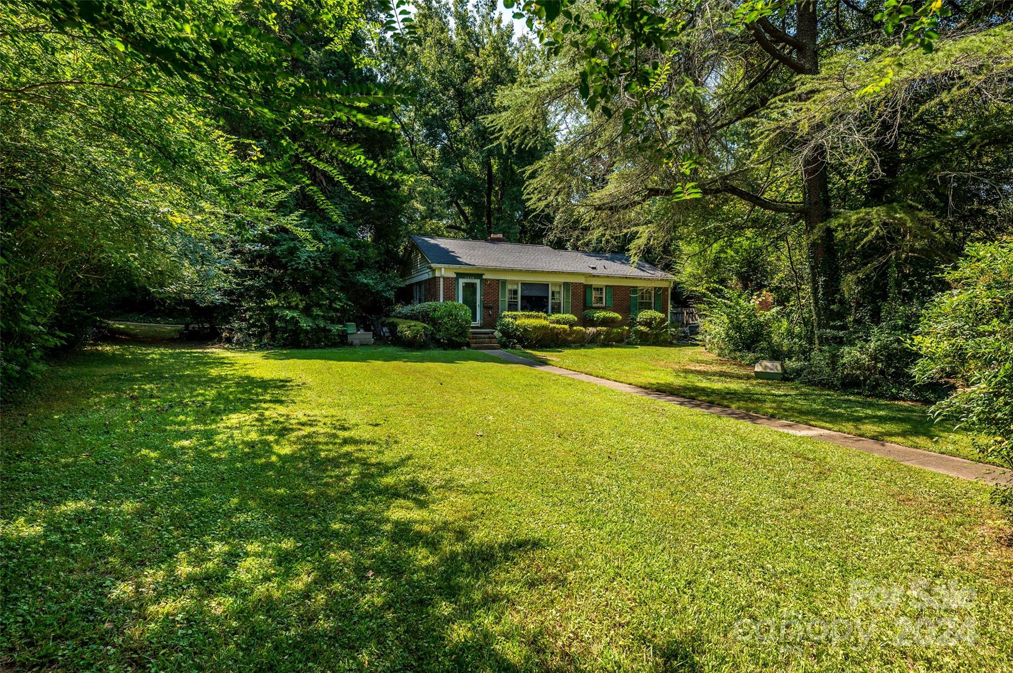 Property Photo:  2250 Arnold Drive  NC 28205 