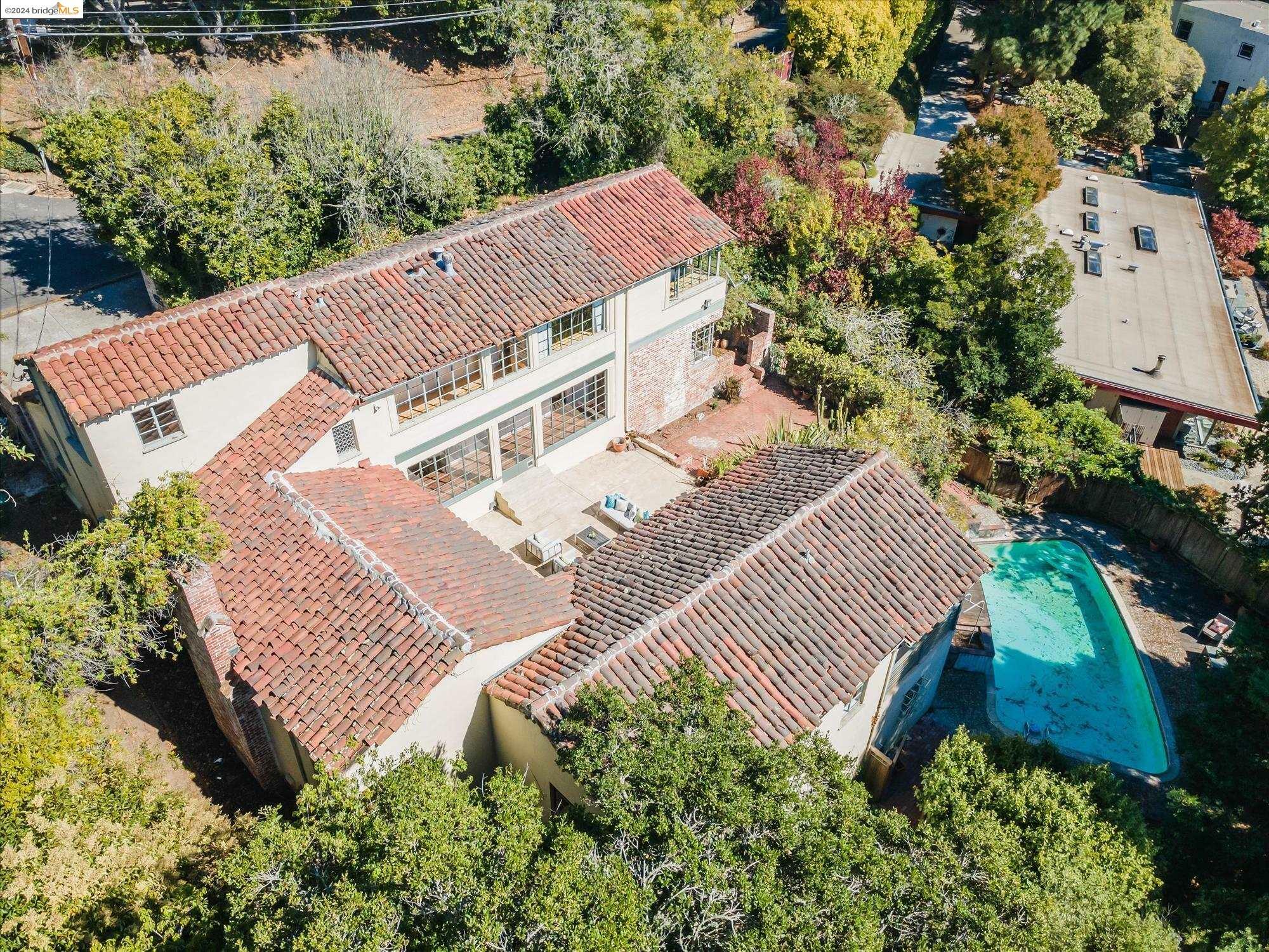 Property Photo: 44 Highgate Rd CA 94707