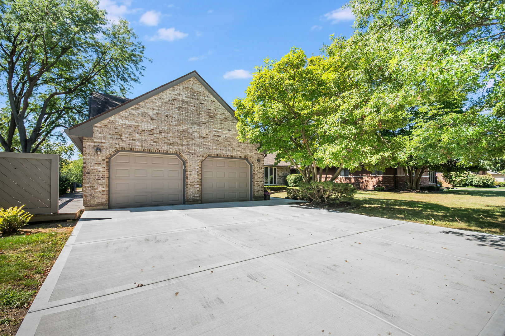 Property Photo:  1237 Milne Drive  IL 60441 