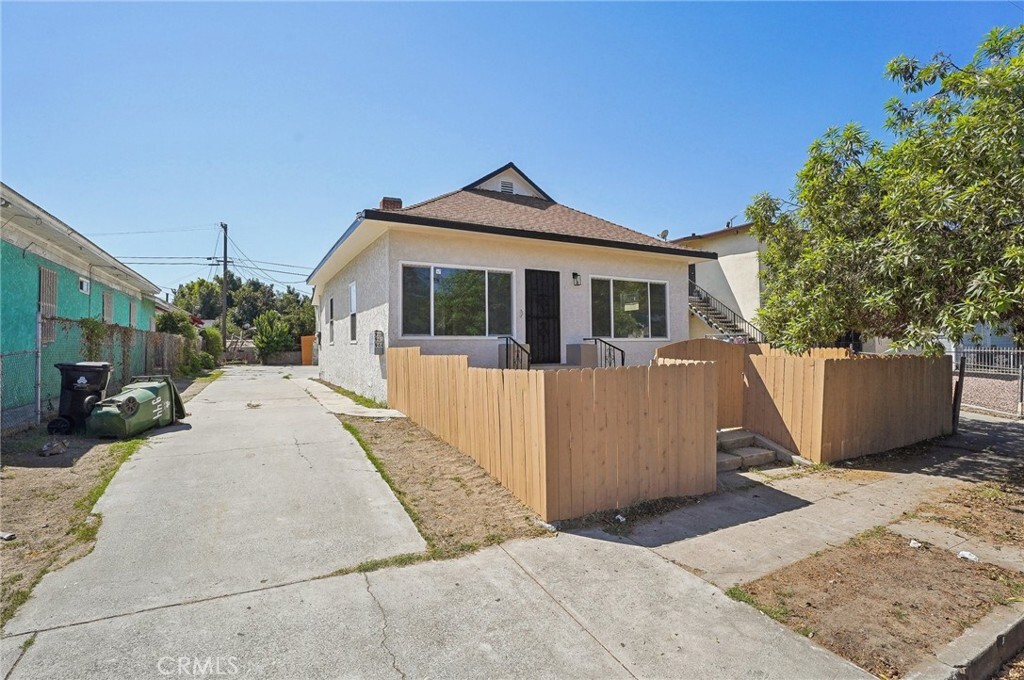 Property Photo: 940 E 43rd Place CA 90011