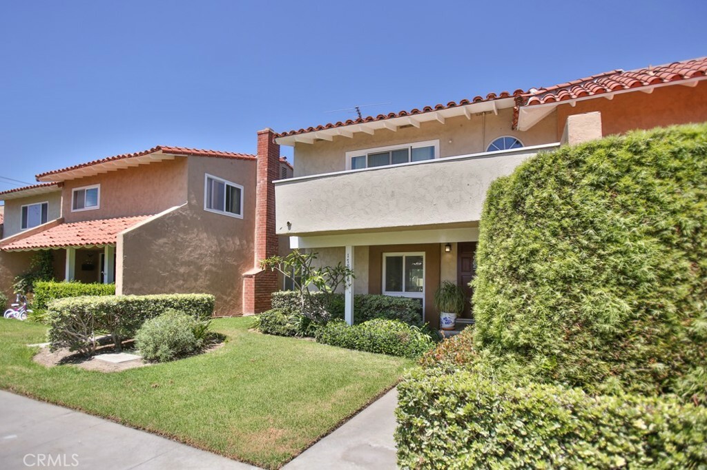 Property Photo:  17827 La Rosa Lane  CA 92708 