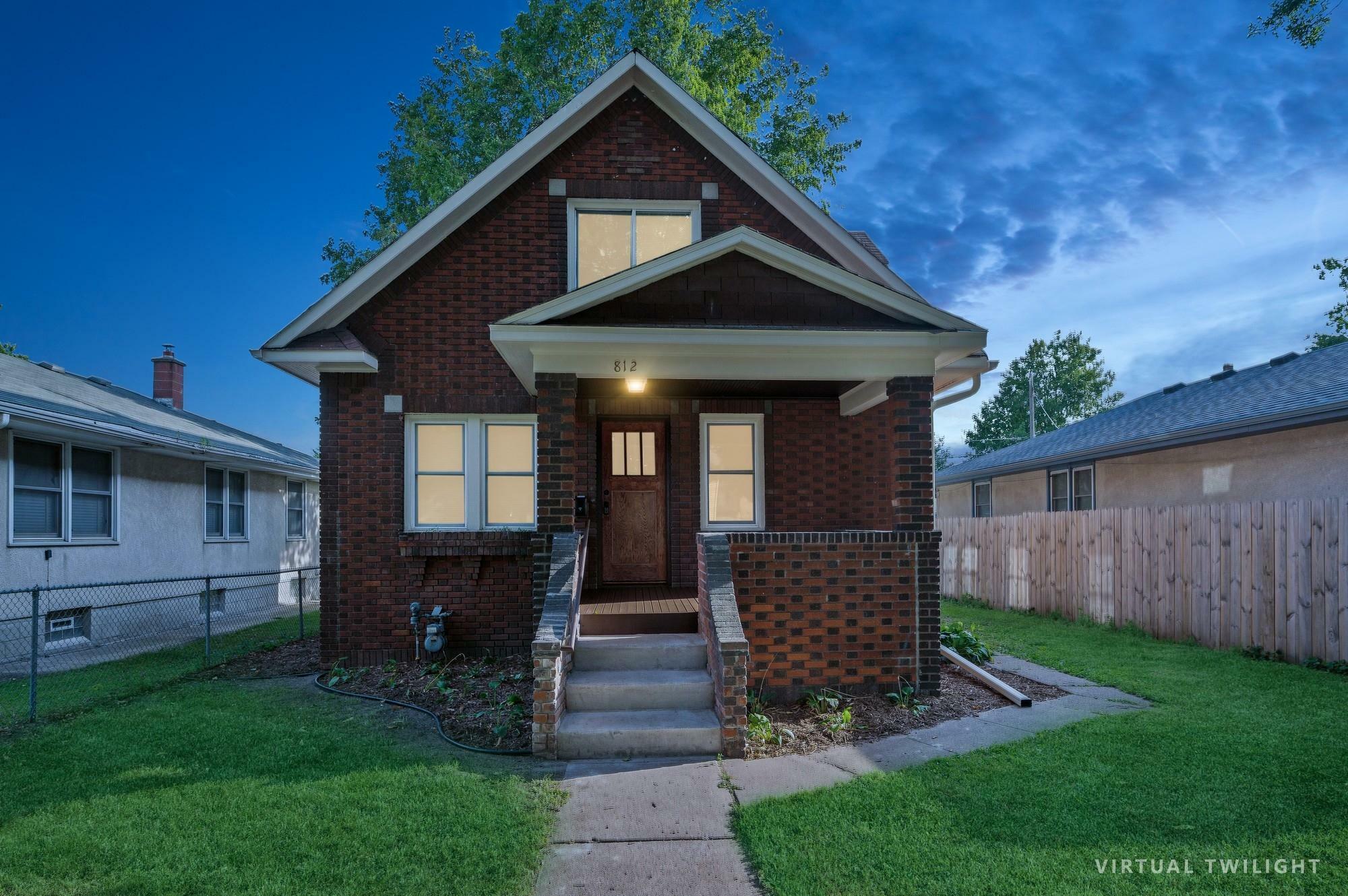 Property Photo:  812 Fuller Avenue  MN 55104 