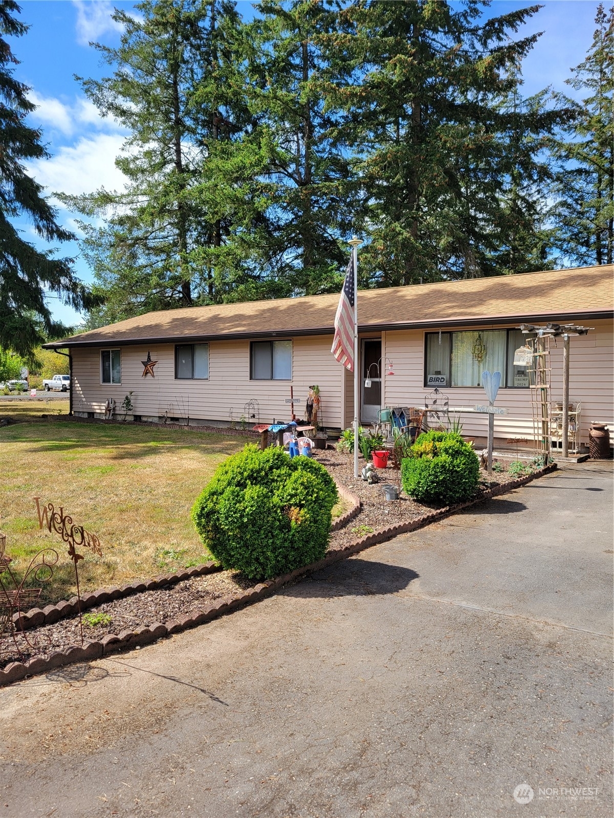 Property Photo:  105 Florence Place  WA 98596 