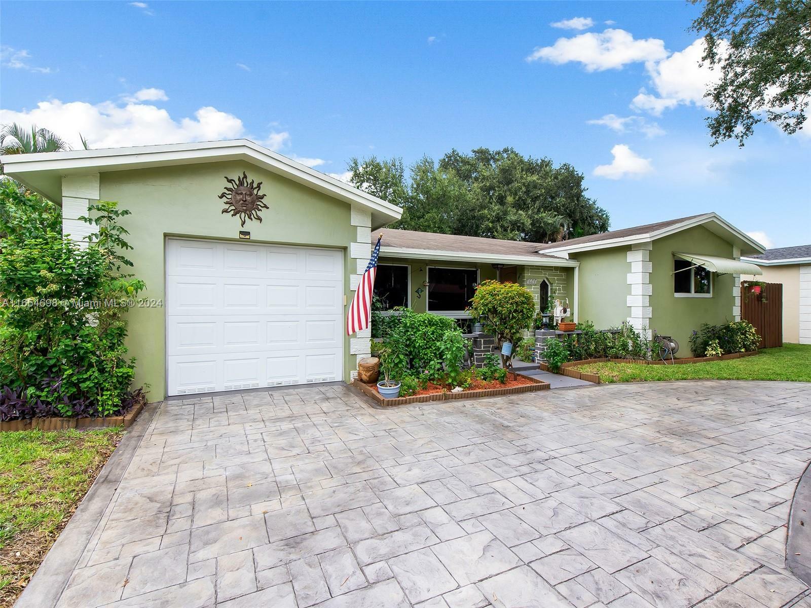 Property Photo:  5421 Buchanan St  FL 33021 