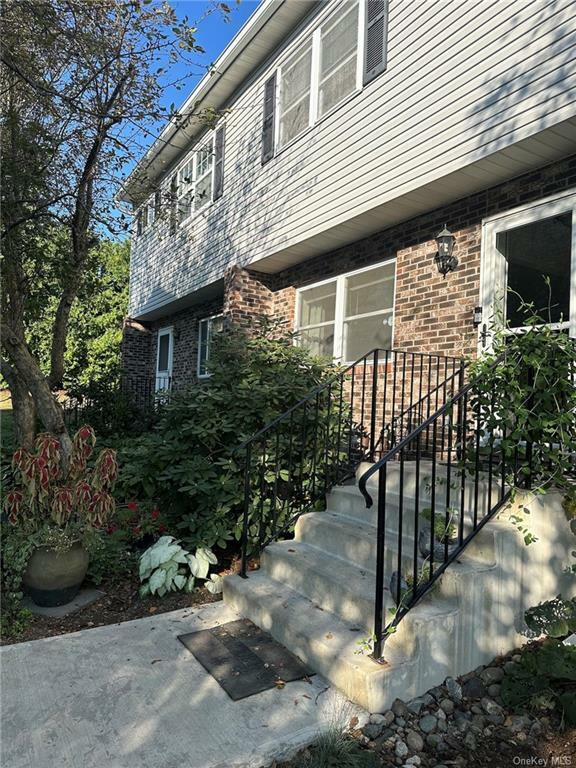 Property Photo:  807 Briarwood Court  NY 12561 