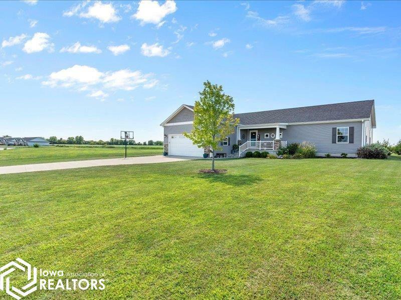 Property Photo:  513 Layne Drive  IA 52655 