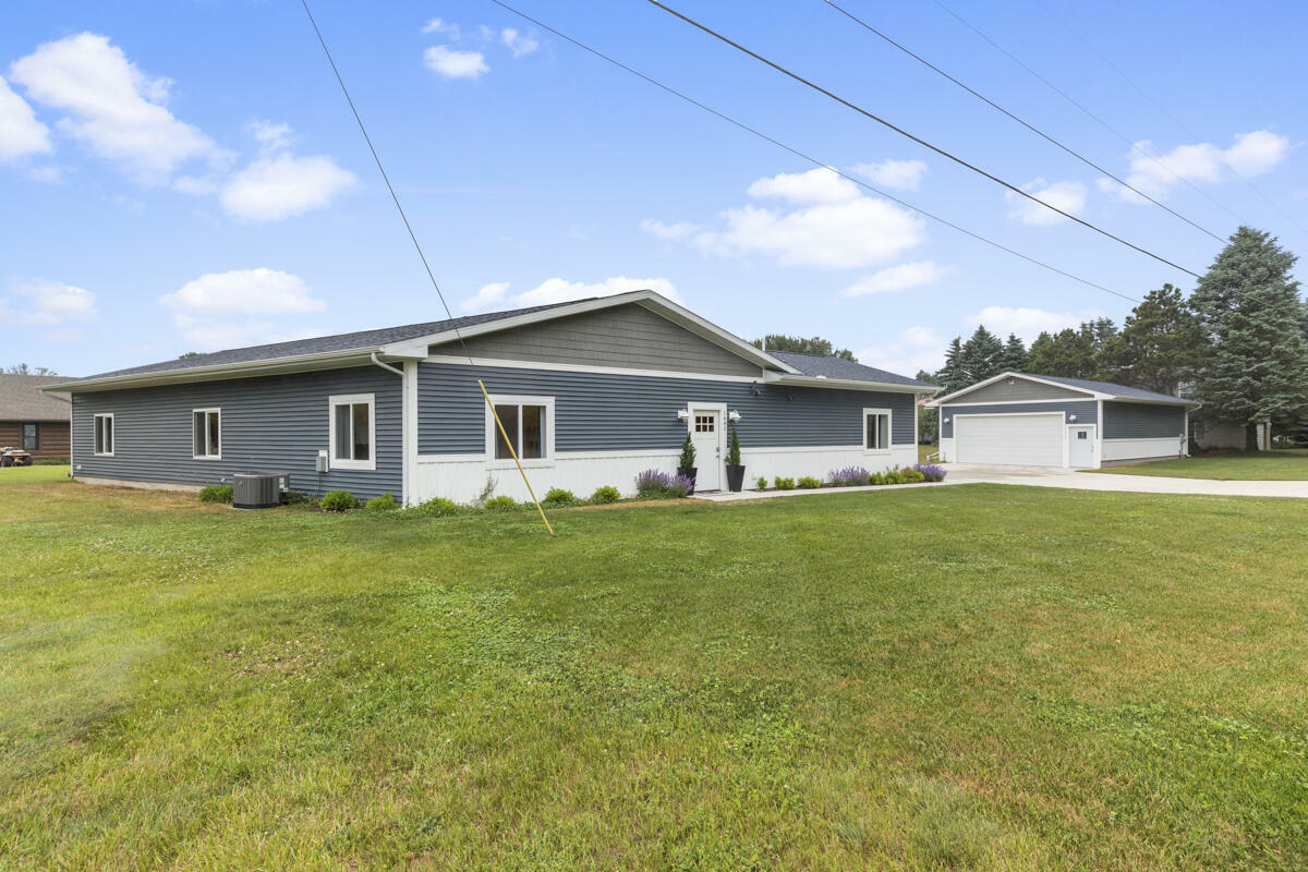 Property Photo:  1641 Arrowhead Drive  MI 49436 