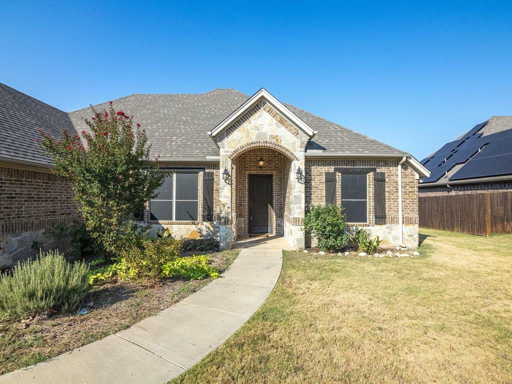 Property Photo:  2812 Willow Ridge Circle  TX 76049 