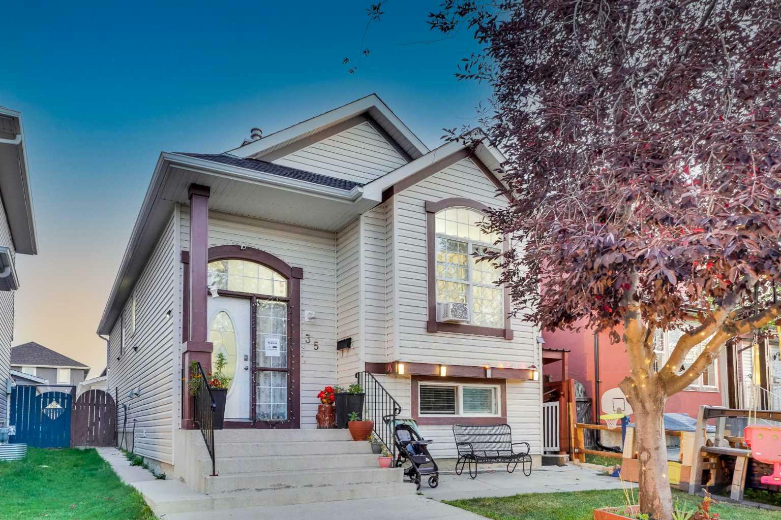 Photo de la propriété:  35 Taralea Gardens NE  AB T3J 4W4 