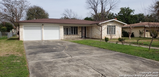 Property Photo: 2315 W Summit Ave TX 78201