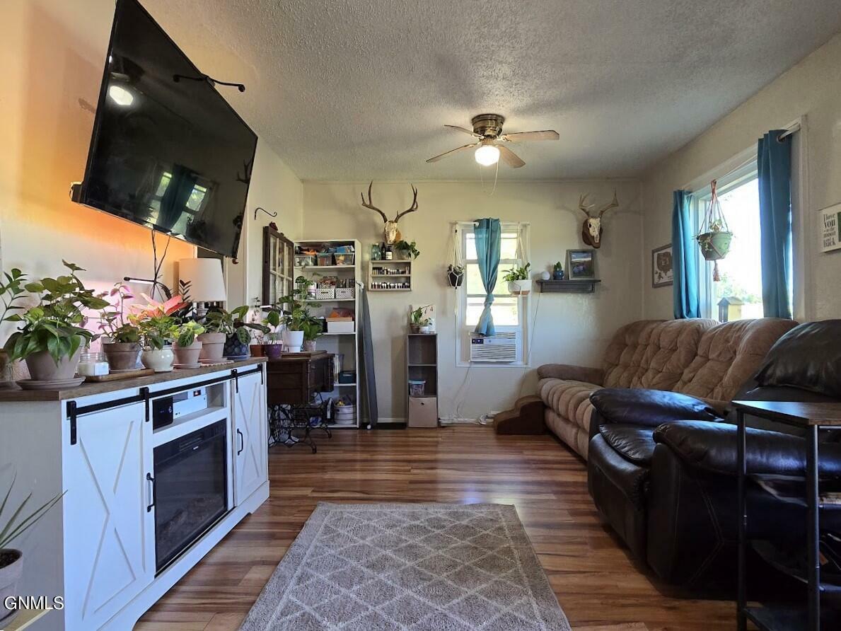 Property Photo:  513 Chaffee Row  ND 58523 