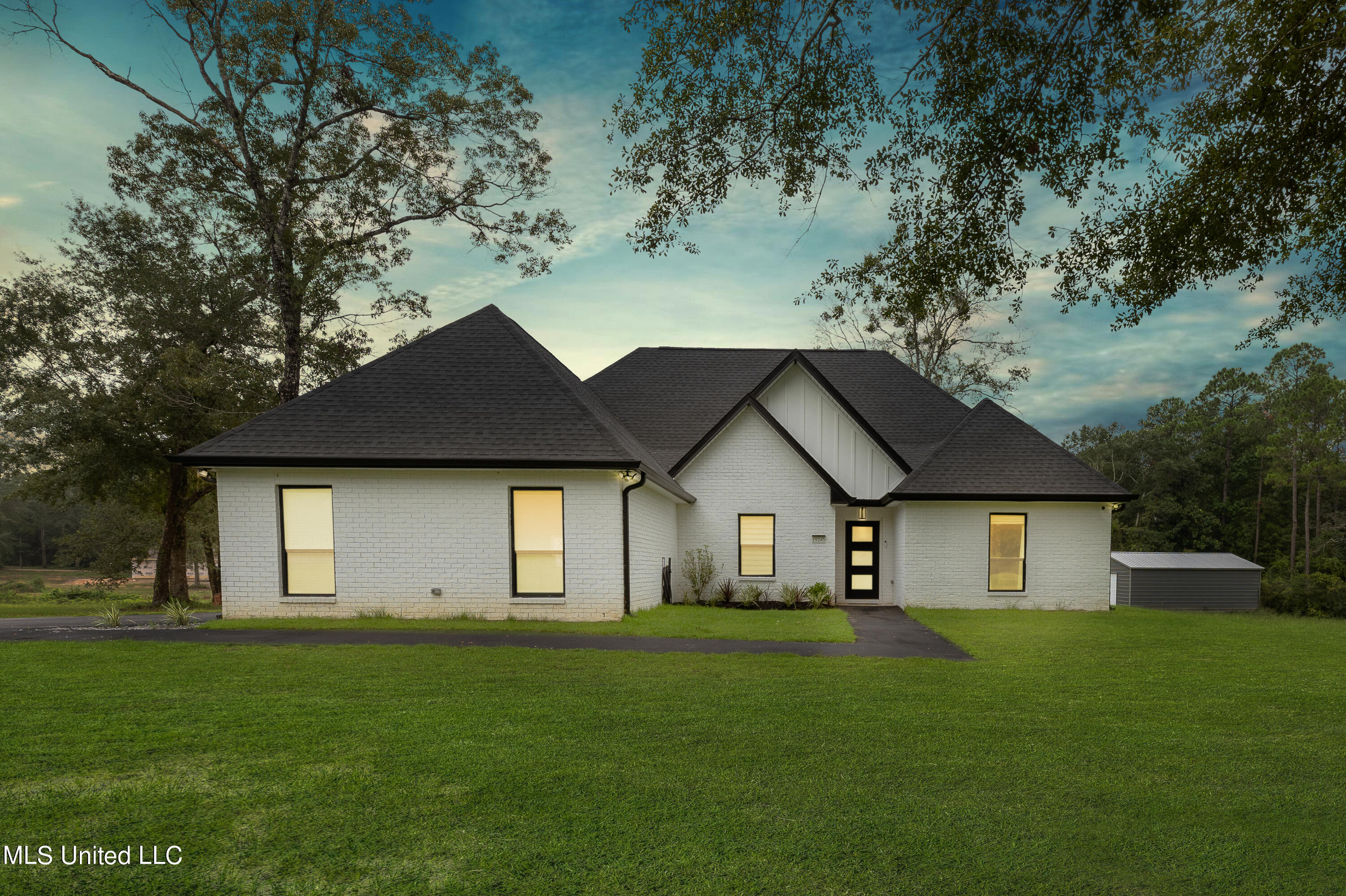 Property Photo:  19245 Ms-43  MS 39556 