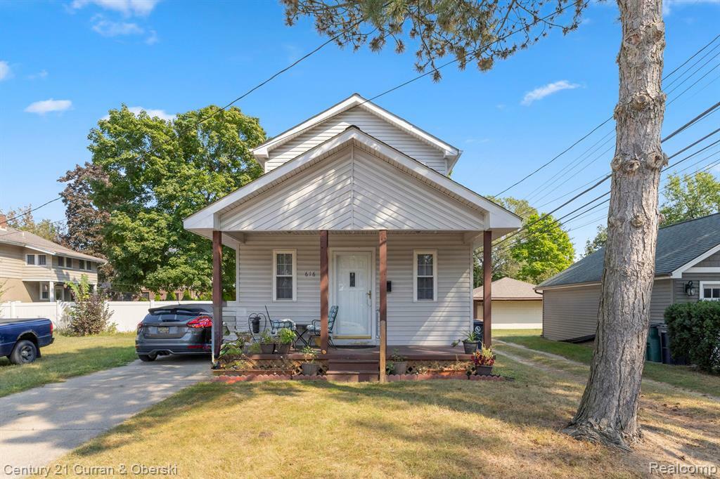 Property Photo: 616 Rosedale Avenue MI 48067 3623