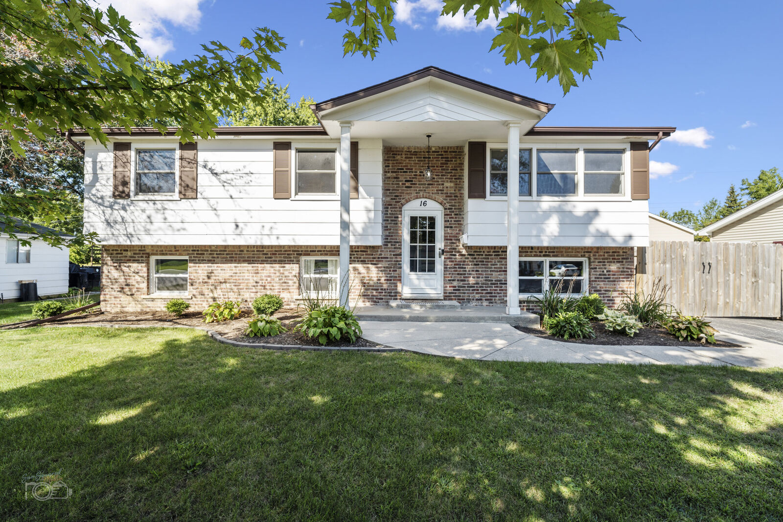 Property Photo:  16 N West Avenue  IL 60914