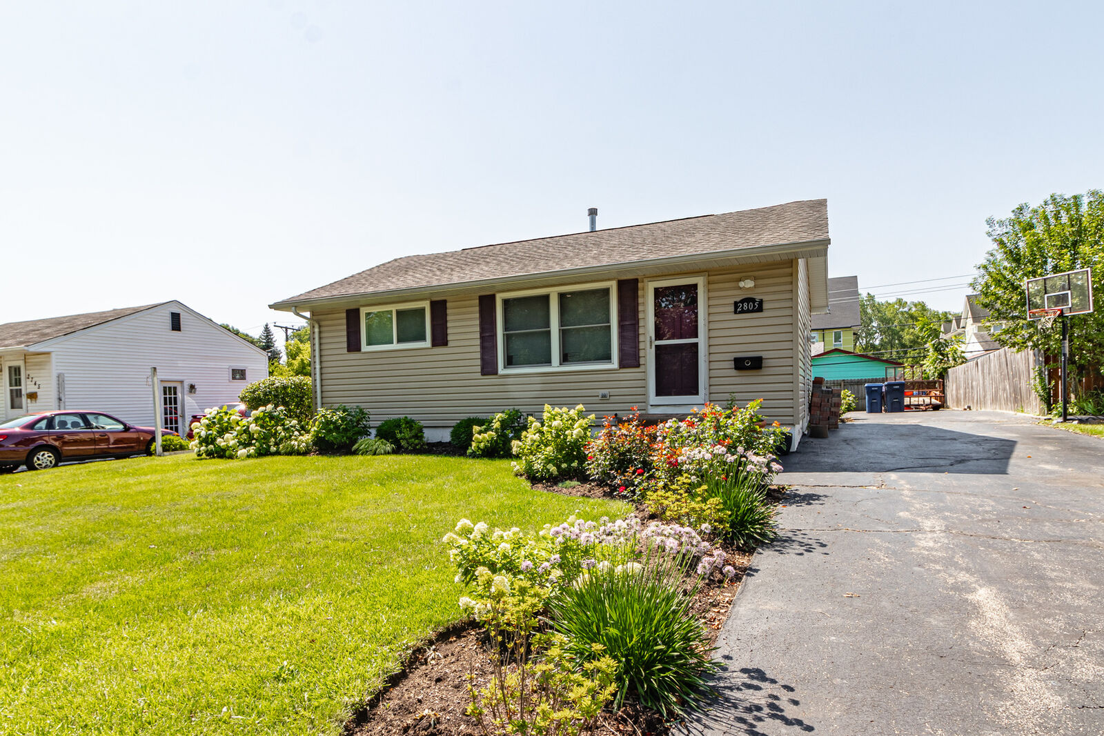 Property Photo: 2805 Navaho Road IL 60087