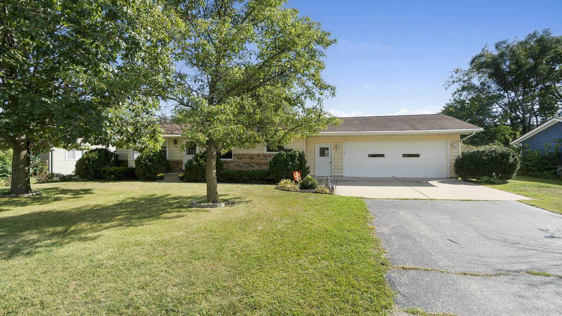 Property Photo:  136 E Russell Street  IL 61072 