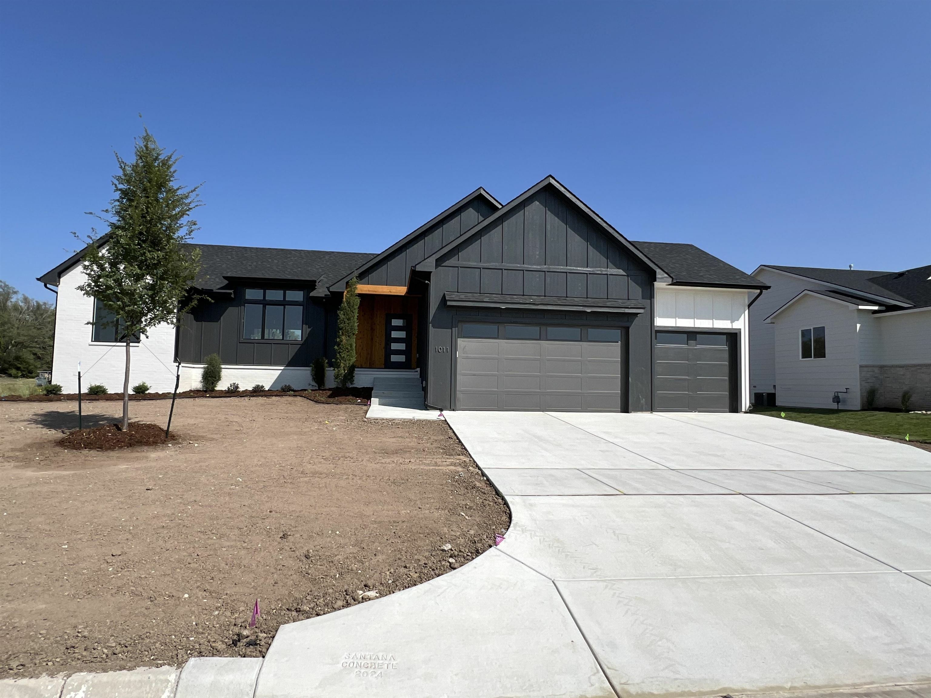 Property Photo:  1011 S Brookside  KS 67052 