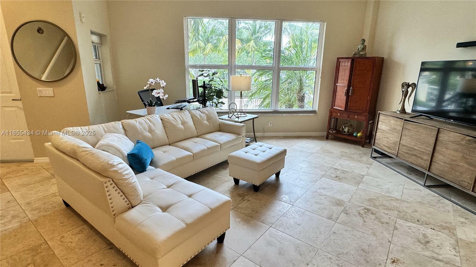 Property Photo: 2601 NE 14th Ave 104 FL 33334