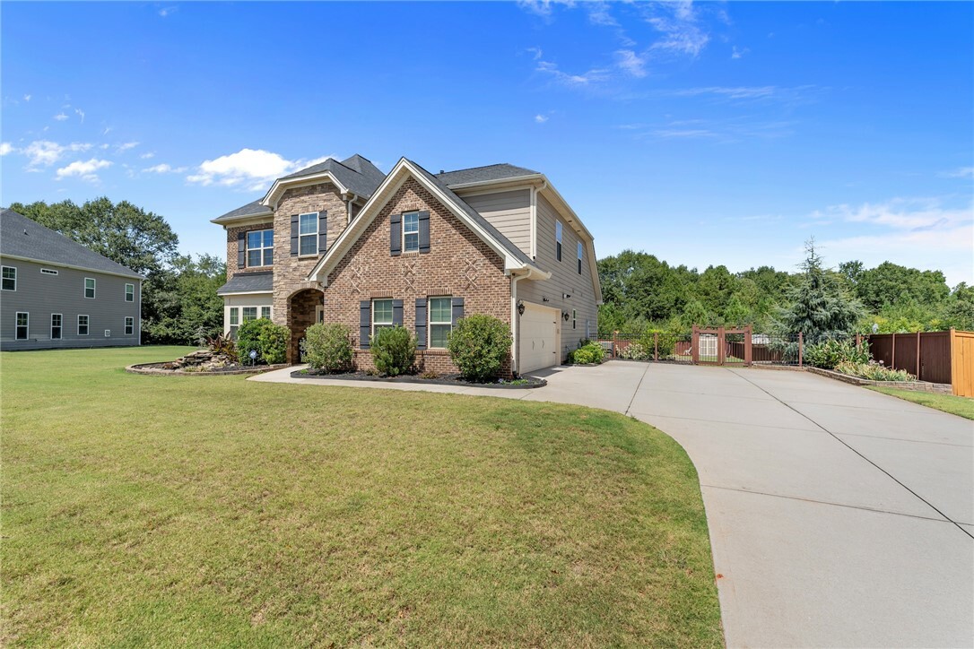 Property Photo:  611 N Meadows Lane  SC 29642 