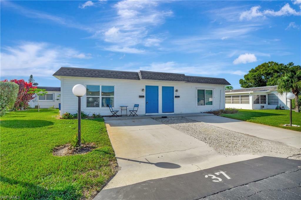 Property Photo: 37 Hamlin Ct FL 33936
